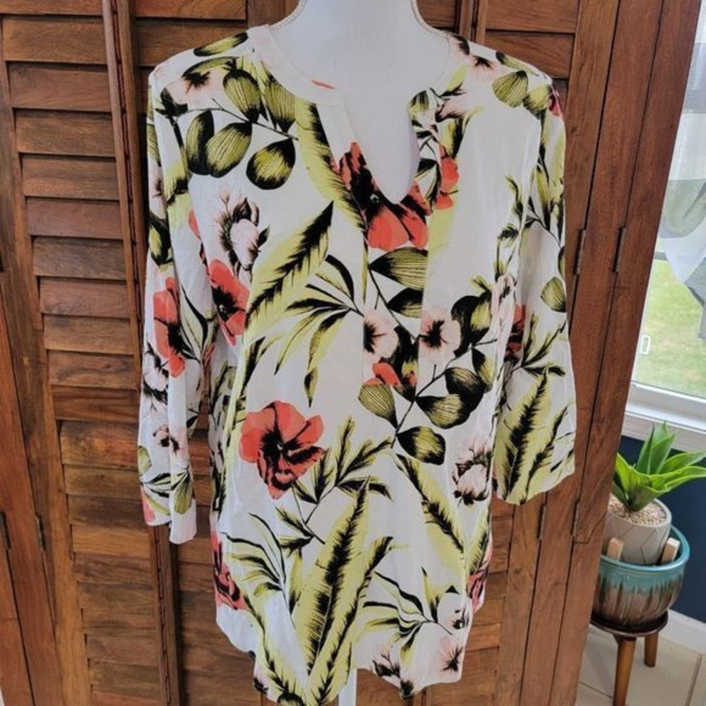 Van Heusen linen‎ blend floral v-neck size large 3/4 sleeve